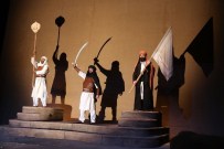 HALIFE - Aksaray'da Ömer Bin Hattab Tiyatro Oyunu İzleyici İle Buluştu