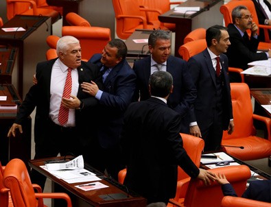 Bütçe görüşmelerinde gerginlik