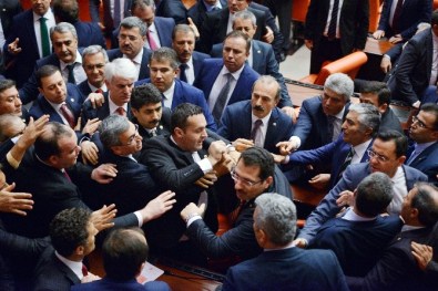 CHP'li Vekilın Cumhurbaşkanı İle İlgili Sözleri Meclisi Karıştırdı