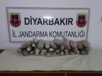 YAKIT DEPOSU - Diyarbakır'da 13 Kilo Esrar Ele Geçirildi