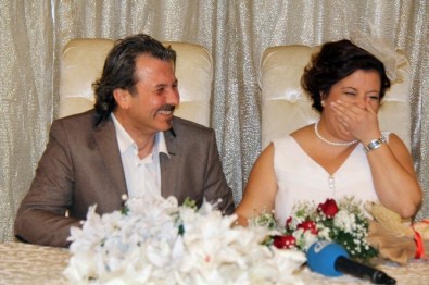 Gelin Nikah Masasında Gülme Krizine Girerse