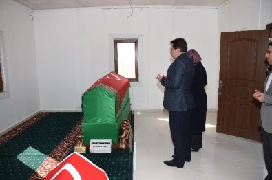 Şanlıurfa Valisi İzzettin Küçük, Süleyman Şah Türbesi'ni Ziyaret Etti