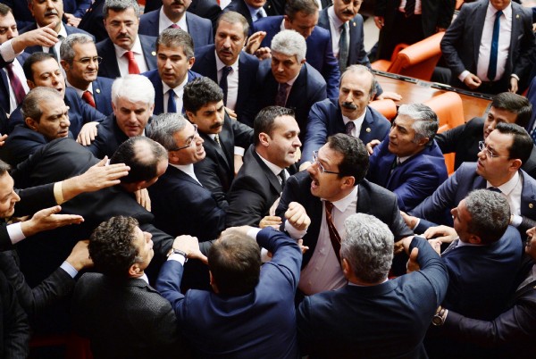 Bütçe görüşmelerinde gerginlik