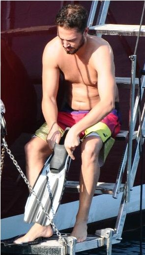 Murat Boz bıçak altına yattı