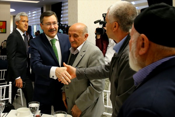 Sare Davutoğlu'ndan şehit aileleriyle duygusal buluşma