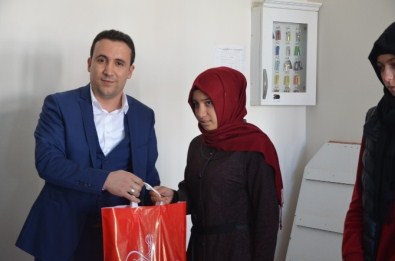 Akyad, İmam Hatipli Yetim Öğrencilere Yardım Eli Uzattı