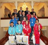 Badminton Yıldızlarından Vali Barut'a Ziyaret