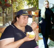 MİDE AMELİYATI - Bir Yılda 70 Kilo Verdi, Hayatı Değişti