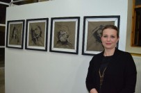 İğne İplikle Yaptığı Kara Kalem Portre Eserlerini Sergiledi