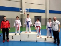 İhlas Koleji Sporcuları Madalyaları Topladı