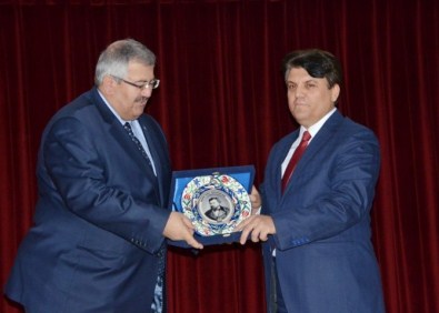 'Kabul Edilişinin 95. Yıl Dönümünde İstiklal Marşımız Ve Mehmet Akif Ersoy' Konferansı