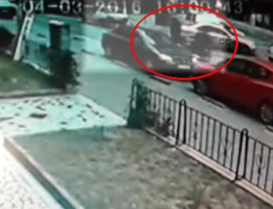 Motosikletli kapkaç an be an görüntülendi!