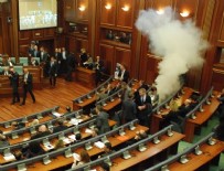 Kosova Meclisi'nde yeniden gaz bombası atıldı