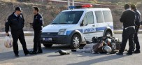 POLİS ARACI - Polis Aracı İle Motosiklet Çarpıştı Açıklaması 1 Yaralı