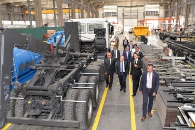 Vali Çakacak'tan Otomotiv Sektöründe Faaliyet Gösteren Tesise Ziyaret