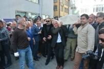 Volkan Konak Annesine Veda Etti