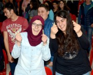 YÜKSEK ÖĞRETİME GEÇİŞ SINAVI - YGS Öncesi Kalem Kırıp, Dilek Balonu Uçurarak Stres Attılar