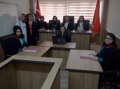 Yozgat'ta Öğrenciler Mahkeme Salonunu Sınıfa Taşıdı