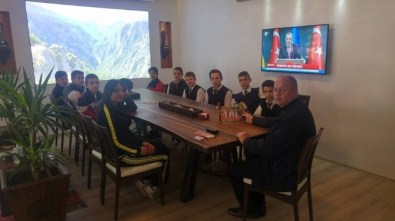 Azdavay 75. Yıl Y.İ.B.O Yıldızlar Futsal Takımı Öğrencileri, Civelek'i Ziyaret Ettiler