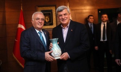 Bakan Elitaş, Kocaeli Büyükşehir'i Ziyaret Etti