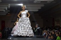 DEFİLE - Bu Gelinlik Büyük İlgi Çekti