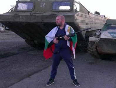 Bulgaristan’da silahlı ırkçıya tepki yağıyor