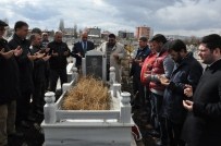 EHLIBEYT - Gazeteci Öner Daşdelen Mezarı Başında Anıldı