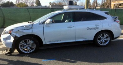 Google'ın Sürücüsüz Arabasının Kaza Görüntüleri Ortaya Çıktı!