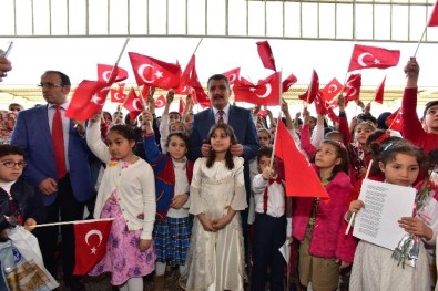 İşitme Engelli Öğrenciler, İşaret Diliyle İstiklal Marşını Okudu