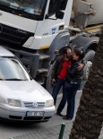 BETON MİKSERİ - Otomobile Beton Mikseri Çarptı
