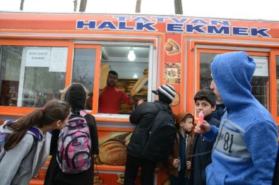 Tatvan Belediyesi Tarafından Her Ay 90 Bin Ekmek Dağıtılıyor