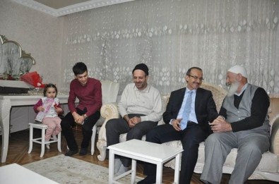 Vali Yavuz'dan Şehit Ailelerine Ziyaret