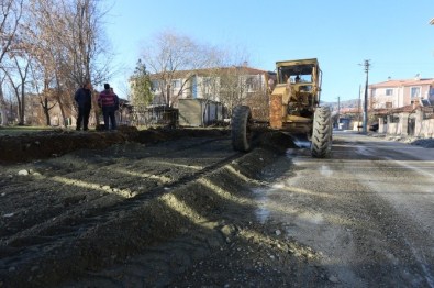 Yeni Mahalle 301 Sokakta Kaldırım Çalışmalarına Başlandı