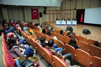 YYÜ'de 'Bir Dava Adamı Mehmet Akif' Paneli