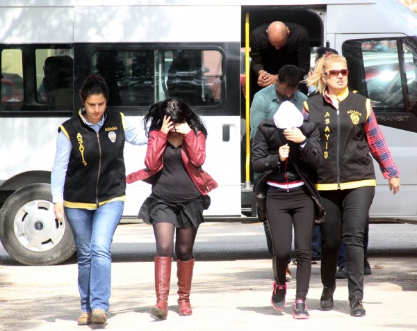 Eş değiştirmeli rezalete suçüstü!