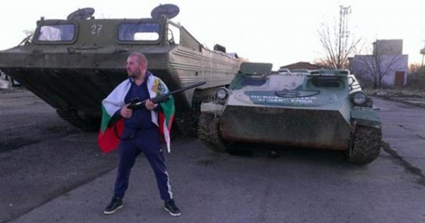 Bulgaristan’da silahlı ırkçıya tepki yağıyor