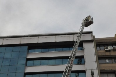 10 Katlı Otelde Korkutan Yangın