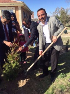 Aksaray'da 25 Bin Fidan Toprakla Buluşturuldu