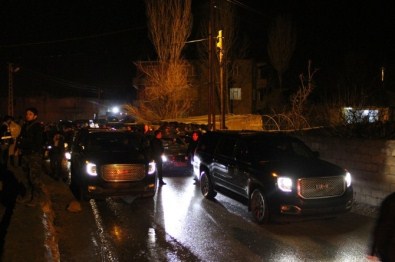 Başbakan Davutoğlu'ndan, Şehit Ailelerine Ziyaret