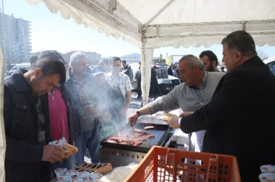 Kayseri Ticaret Borsası Tarım Fuarı'nda 5 Bin Sucuk Ekmek Dağıttı