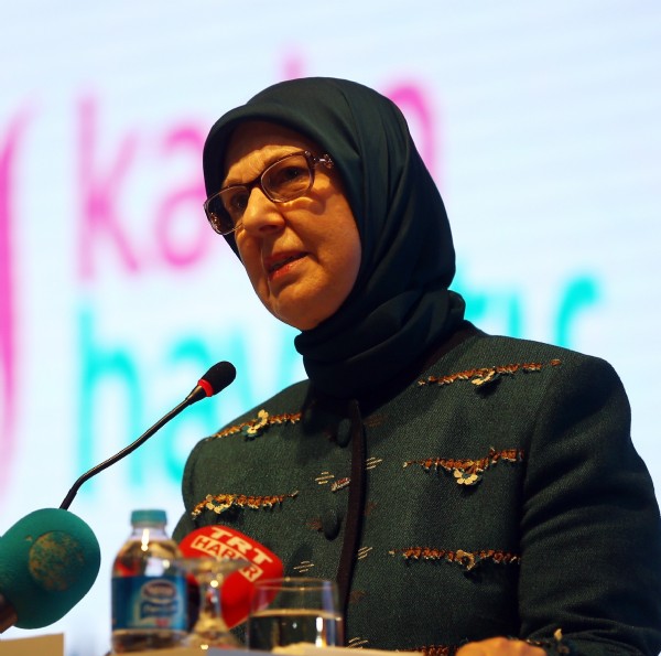 Bakan Ramazanoğlu gözyaşlarını tutamadı