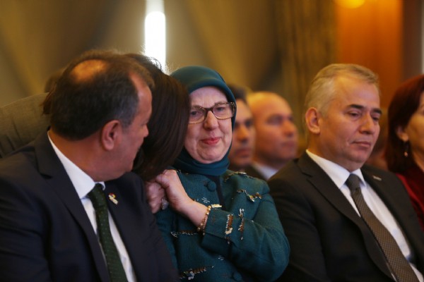 Bakan Ramazanoğlu gözyaşlarını tutamadı