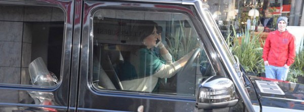 Sibel Can'dan iki kusurlu hareket