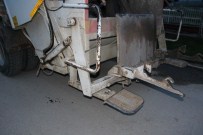 TEMİZLİK İŞÇİSİ - Ayağı Çöp Kamyonunun Mekanizmasına Sıkışan İşçi Yaralandı