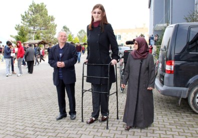 Dünyanın En Uzun Kızı YGS Heyecanı Yaşadı