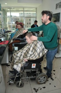 Gaziosmanpaşa'da Engelli Ve Yaşlılara Ücretsiz Berber Hizmeti