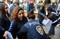 KIZ ÖĞRENCİLER - Kırık Ayağı İle Sınava Koştu