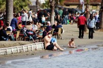 GÖKOVA KÖRFEZİ - Sınav Stresini Akyaka Sahilinde Attılar
