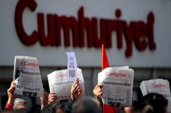 Cumhuriyet okurları Can Dündar'a tepkili