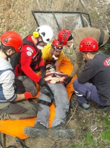 AKUT'tan 35 Gönüllüye Enkaz Eğitimi